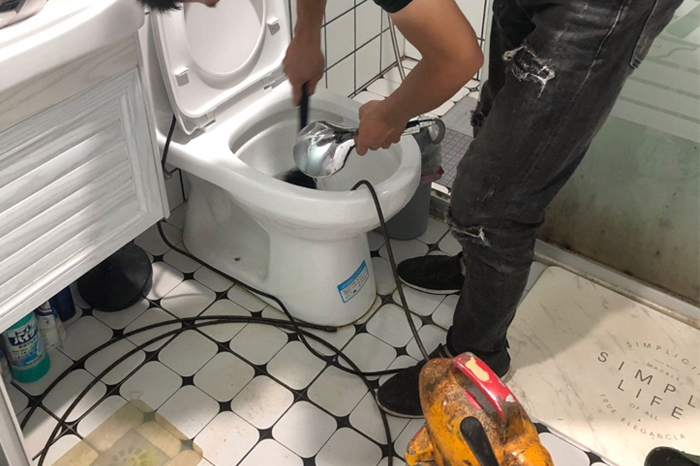 资中马桶堵塞自己疏通还是找师傅？专业上门服务让你省时更省心